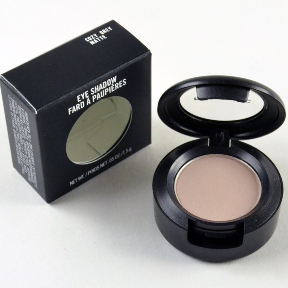 BNIB Mac Cosmetics Matte Eye Shadow - Cozy Grey Matte